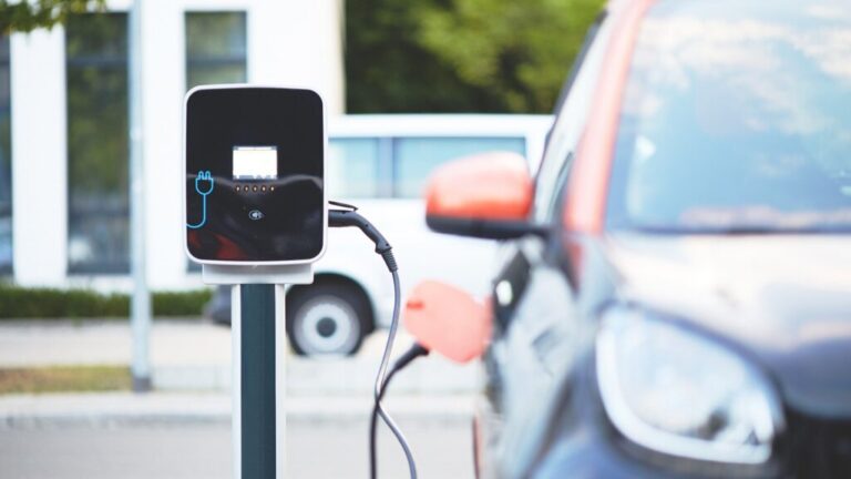 Advantages of material processing with thermoplastics in the EV industry
